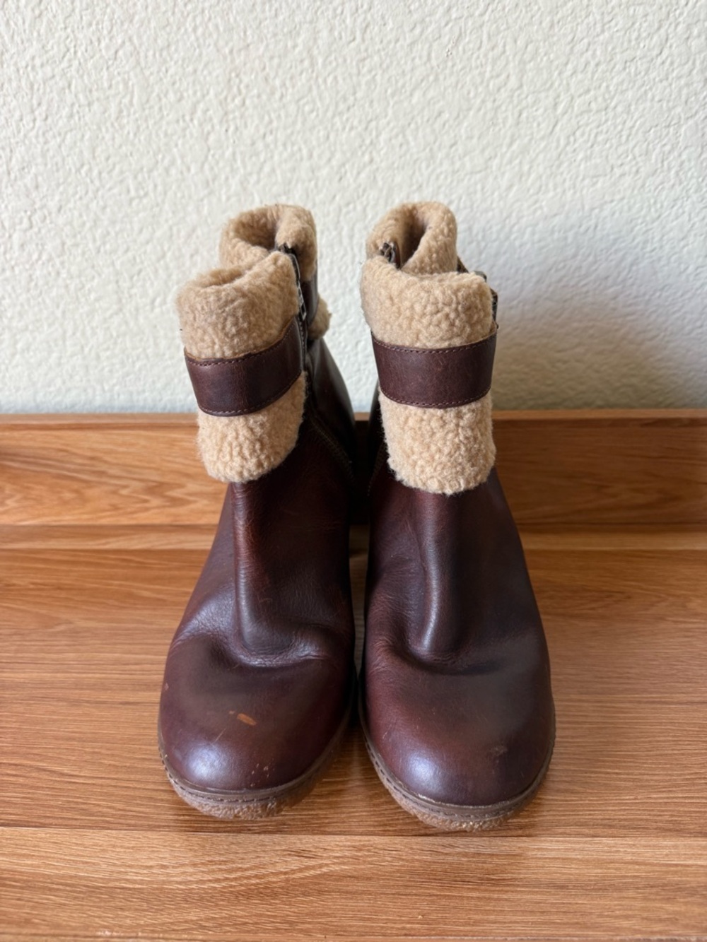Timberland Brown Leather Ankle Boots with Cream Faux Fur Lining